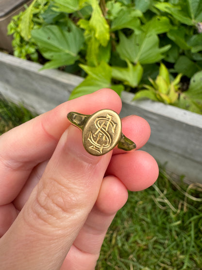 Antique 18ct yellow gold oval initial signet