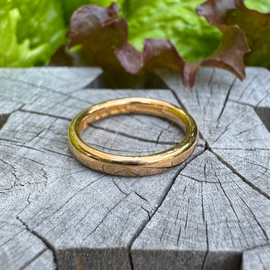 Vintage 22ct rosy yellow gold band, 2.5mm wide