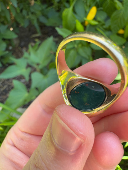 Vintage 9ct yellow gold bloodstone signet ring