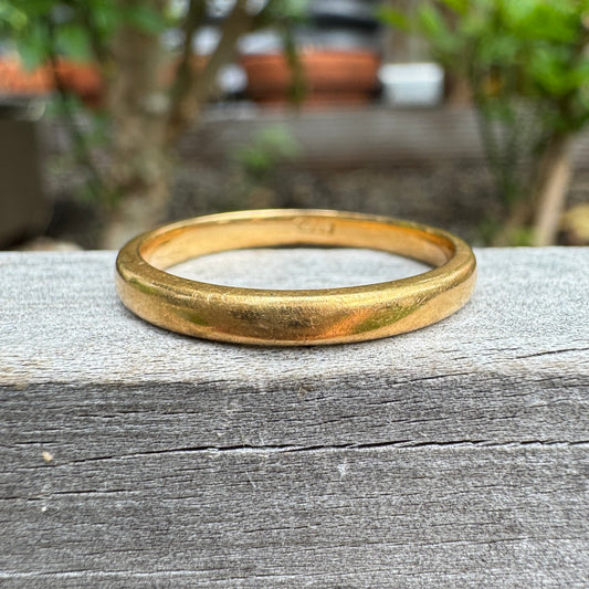 Antique 15ct yellow gold band, 2.5mm wide