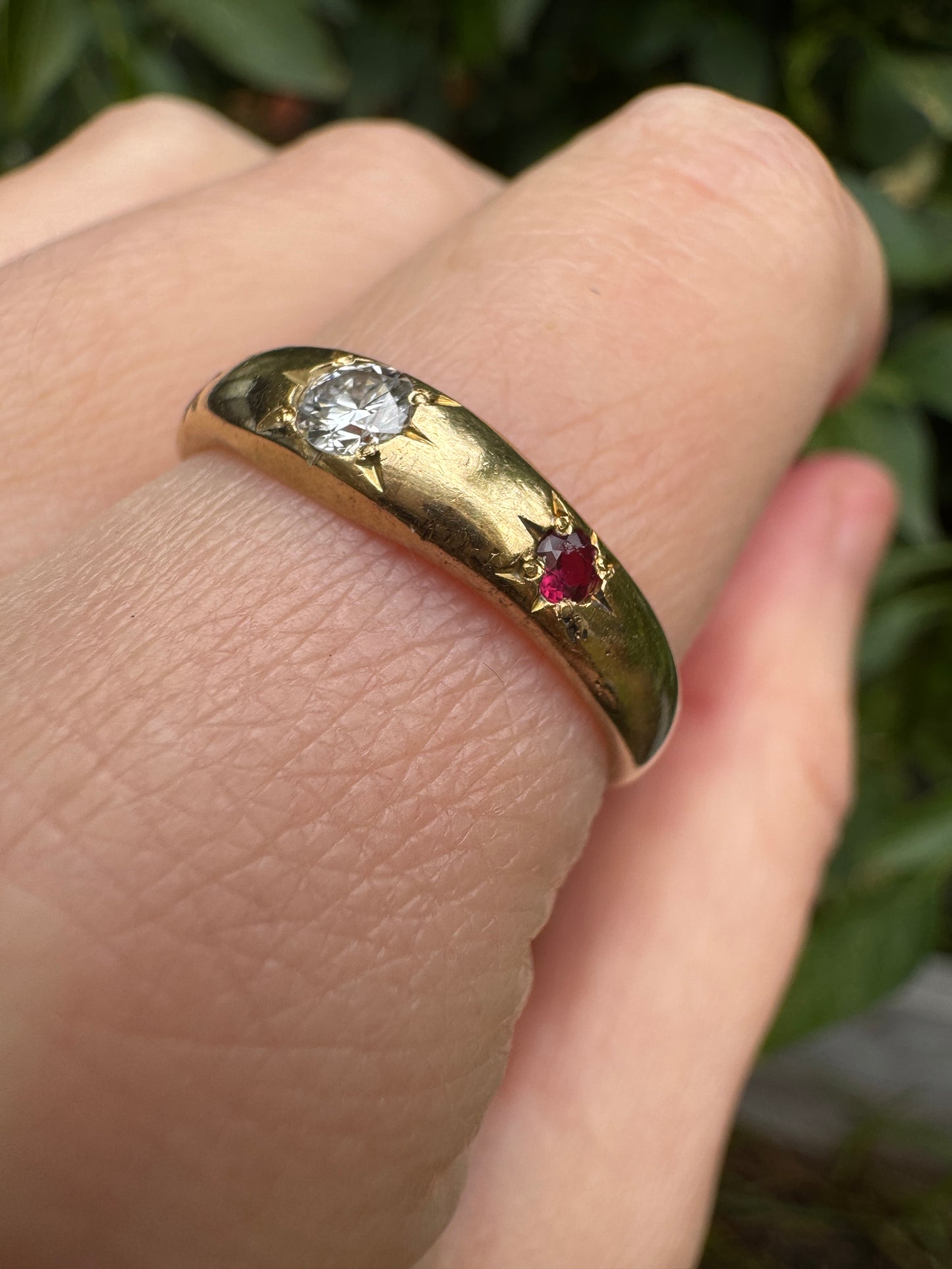 Vintage 18ct yellow gold 0.17ct round brilliant cut diamond and natural ruby starset gypsy ring