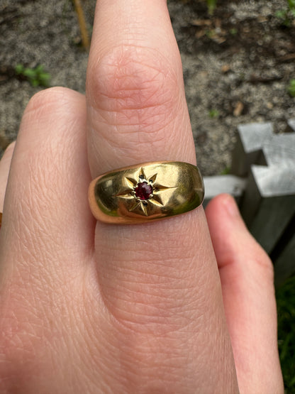 Vintage 18ct yellow gold red spinel starset gypsy ring