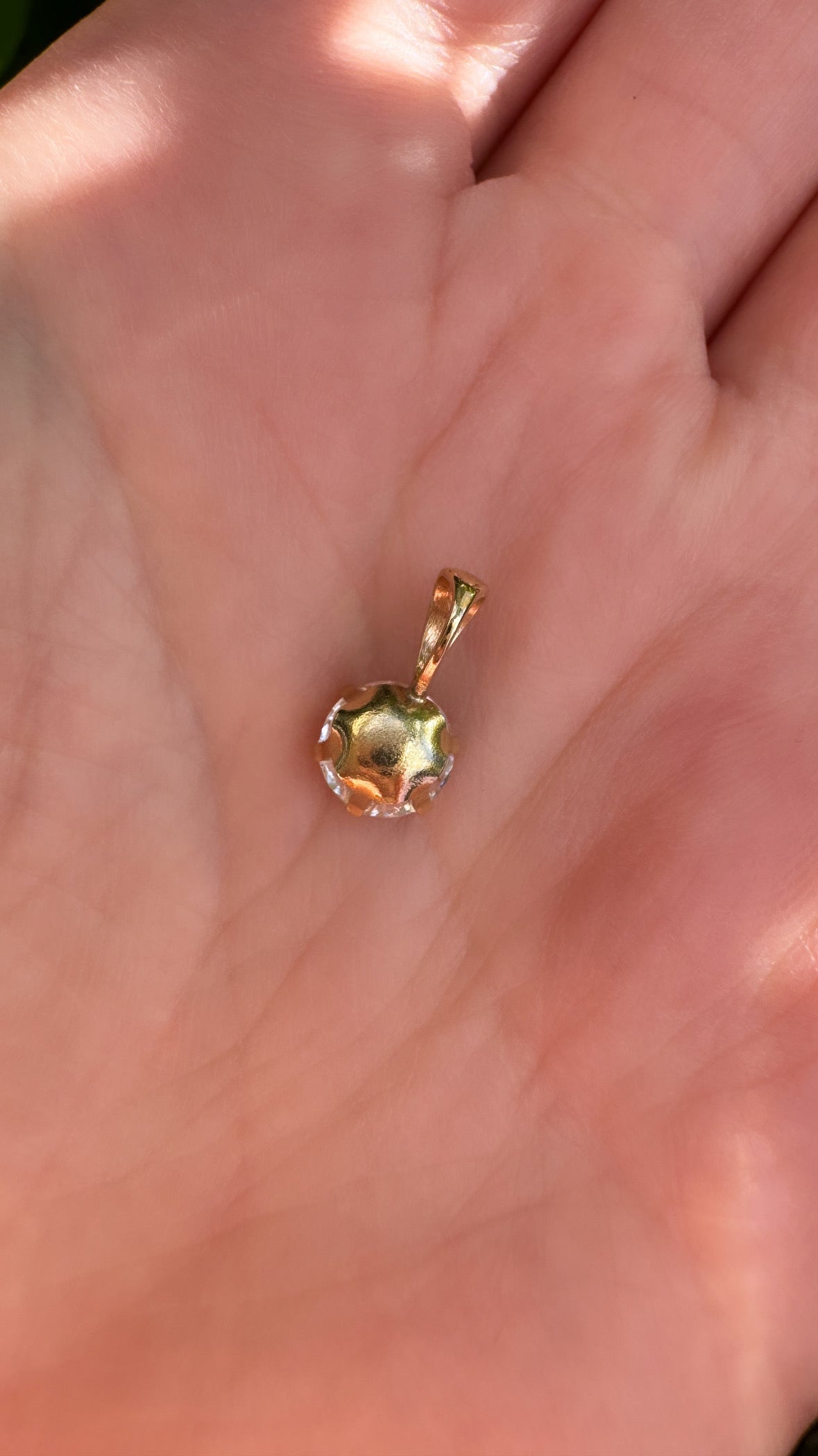 Vintage 9ct yellow gold mystic topaz solitaire pendant