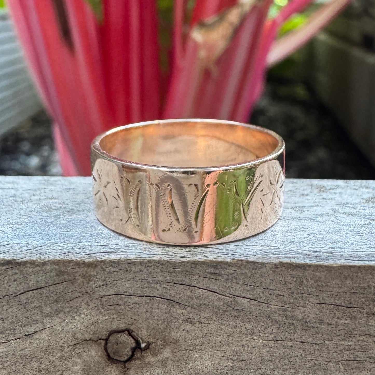 Antique 15ct rosy yellow gold 'IVY' engraved cigar band