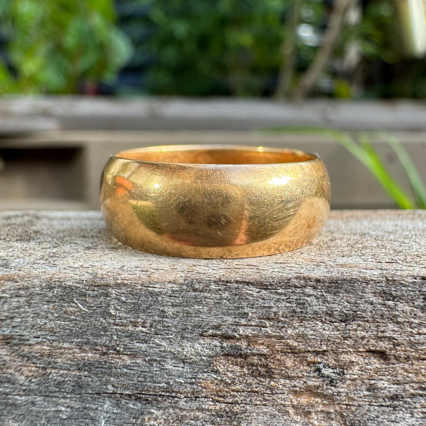 Antique 15ct yellow gold cigar band, 6.8mm wide