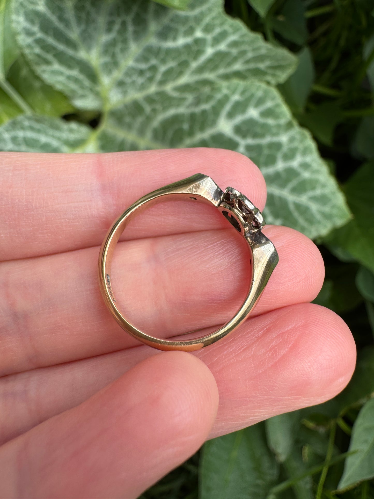 Vintage 18ct yellow gold single cut diamond daisy ring