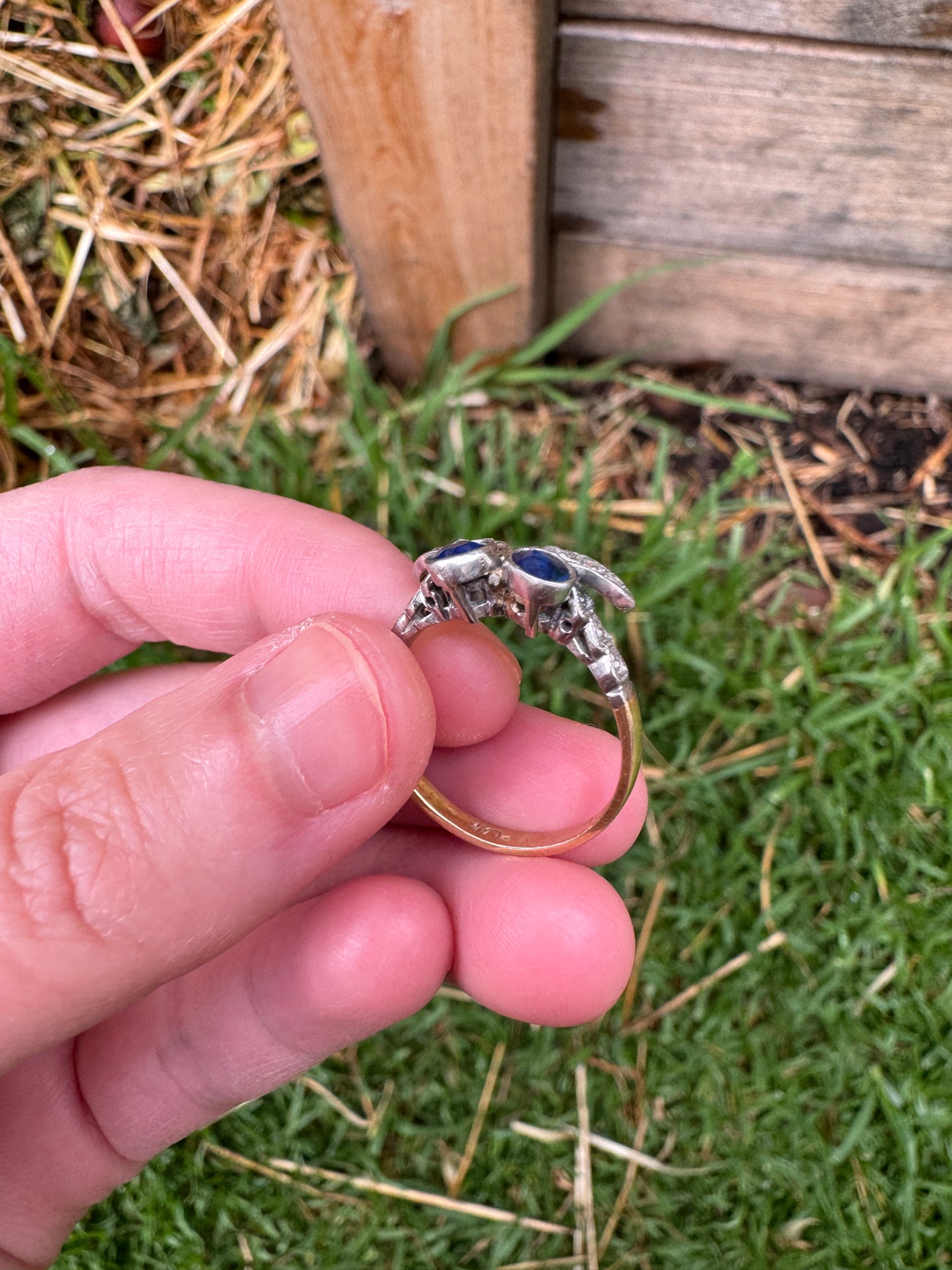 Vintage 18ct yellow gold and platinum natural sapphire and mixed old cut diamond 'berry' ring