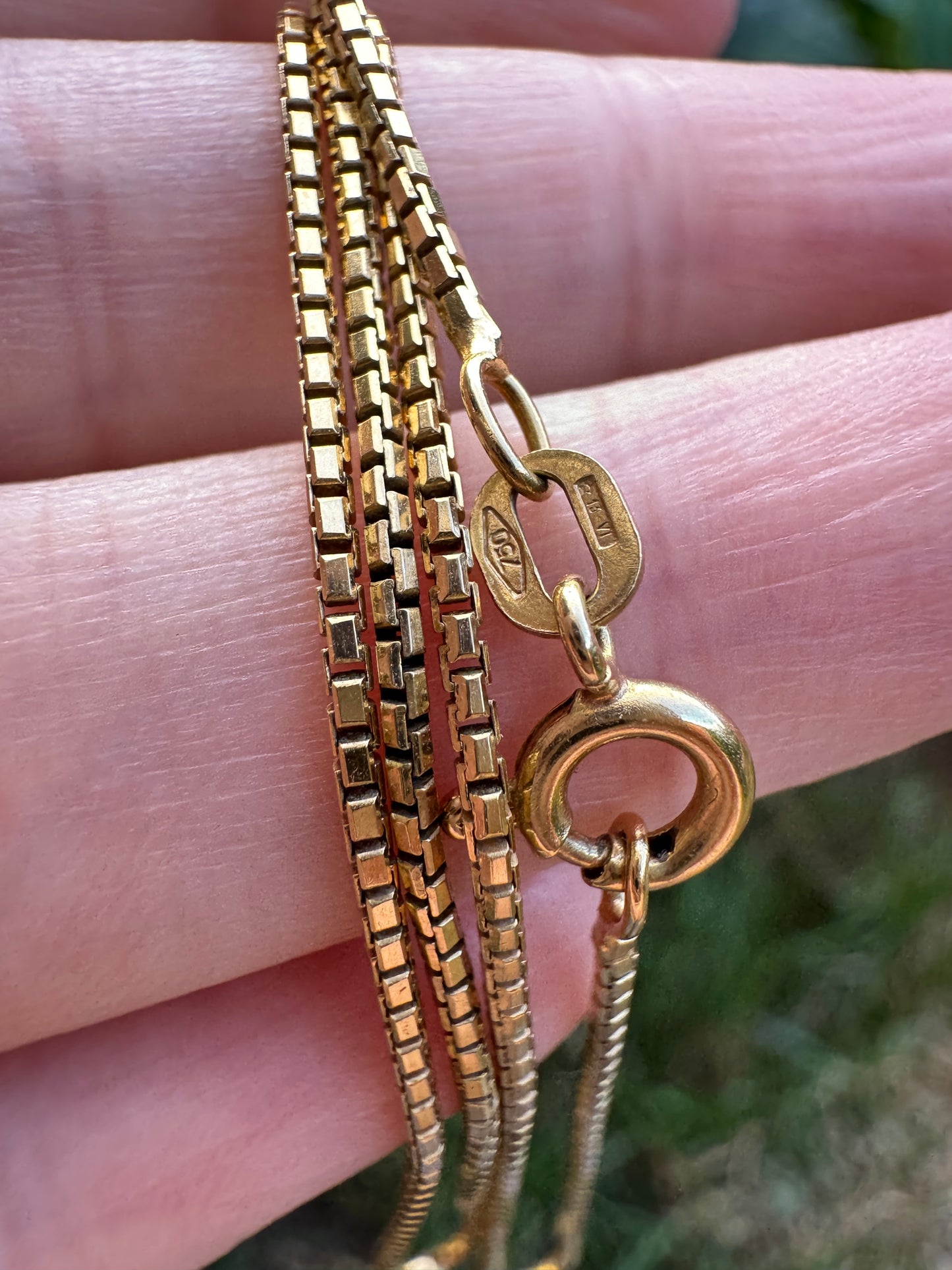 Vintage Italian 18ct yellow gold box link chain, 40cm / 15.75 inches long
