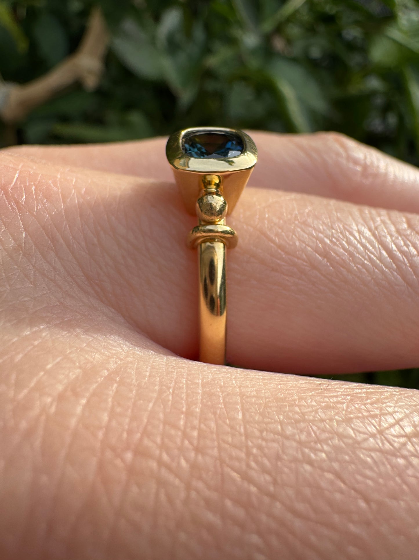 Handmade Chris Sherwin 18ct gold natural Australian sapphire ring