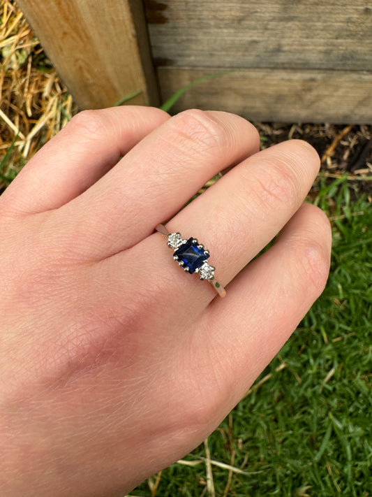 Vintage 18ct yellow gold and platinum natural table cut sapphire and old cut diamond ring