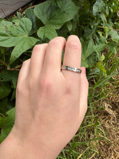 Vintage 18ct white gold eight stone 0.11ct TCW single cut diamond starset gypsy ring