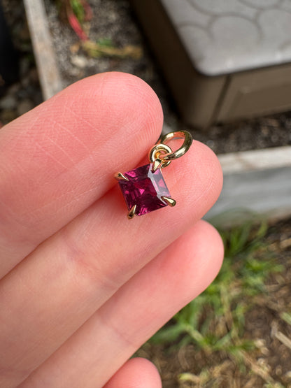 Custom handmade 9ct yellow gold 0.97ct rhodolite garnet claw set pendant