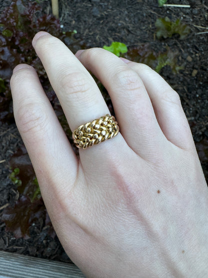 Antique 18ct yellow gold keeper ring
