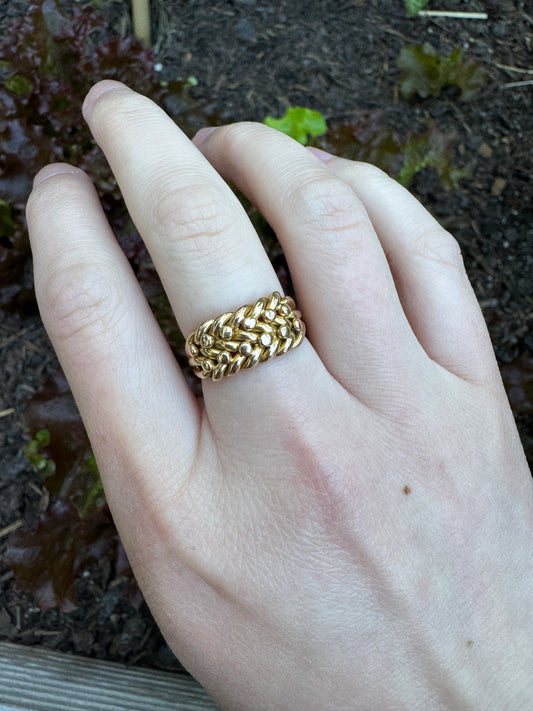 Antique 18ct yellow gold keeper ring