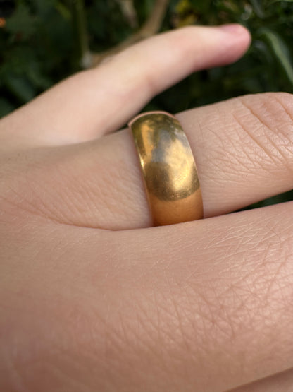 Antique 15ct yellow gold cigar band, 6.8mm wide