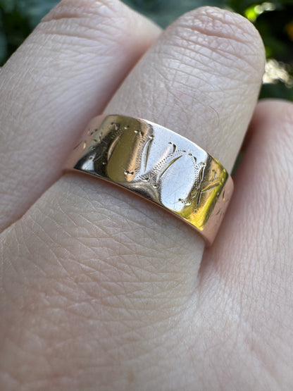 Antique 15ct rosy yellow gold 'IVY' engraved cigar band