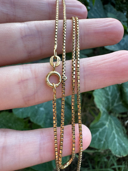 Vintage Italian 18ct yellow gold box link chain, 40cm / 15.75 inches long