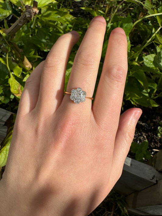 Vintage 18ct yellow gold and platinum 0.55ct TCW old mine cut and single cut diamond daisy ring