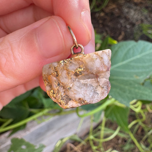 Antique Australian gold in quartz specimen pendant with 9ct gold fittings