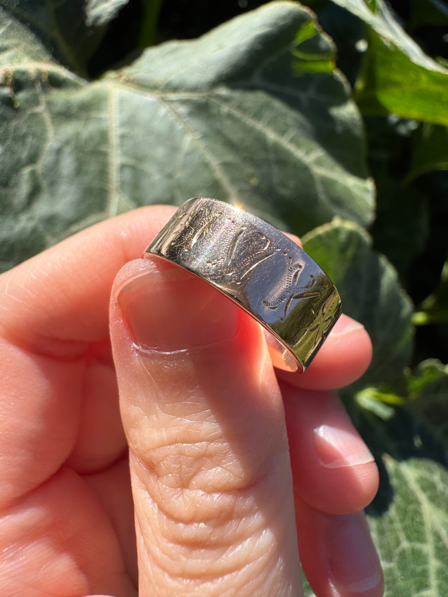 Antique 15ct rosy yellow gold 'IVY' engraved cigar band