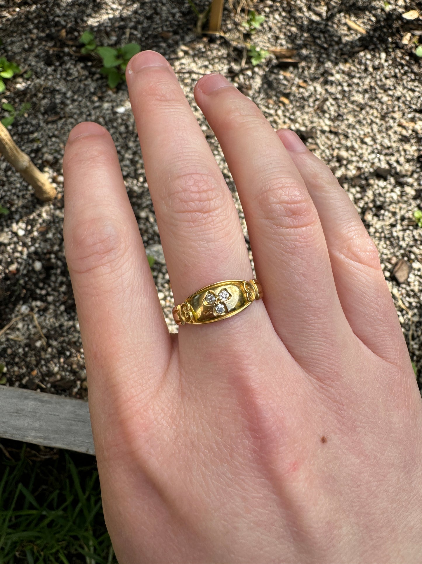 Antique 18ct yellow gold old mine cut and single cut diamond lucky clover gypsy ring