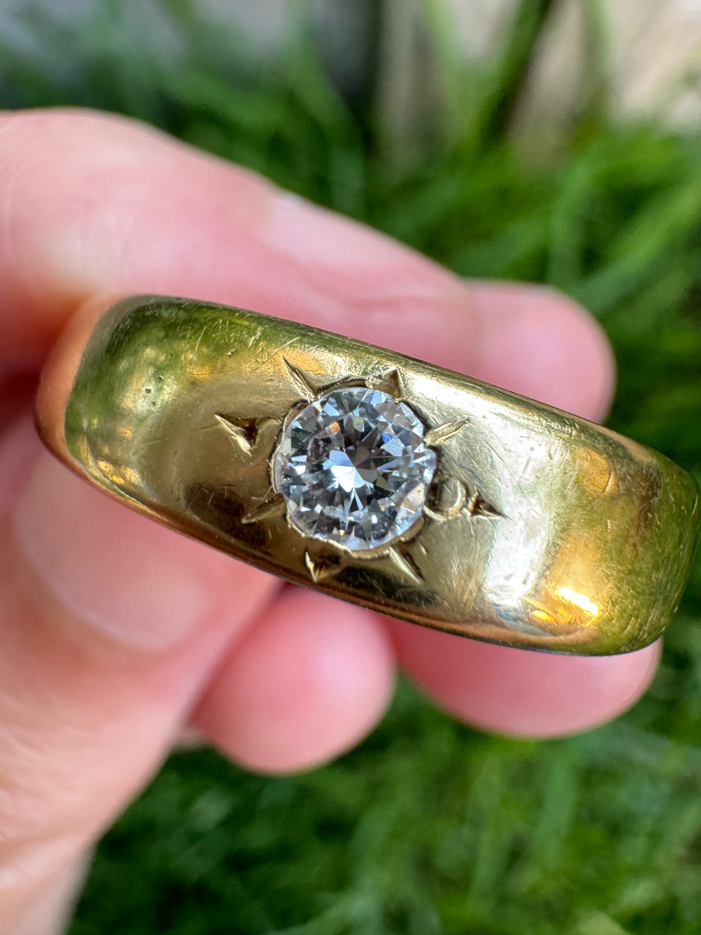 Vintage 18ct yellow gold 0.15ct old European cut diamond gypsy ring