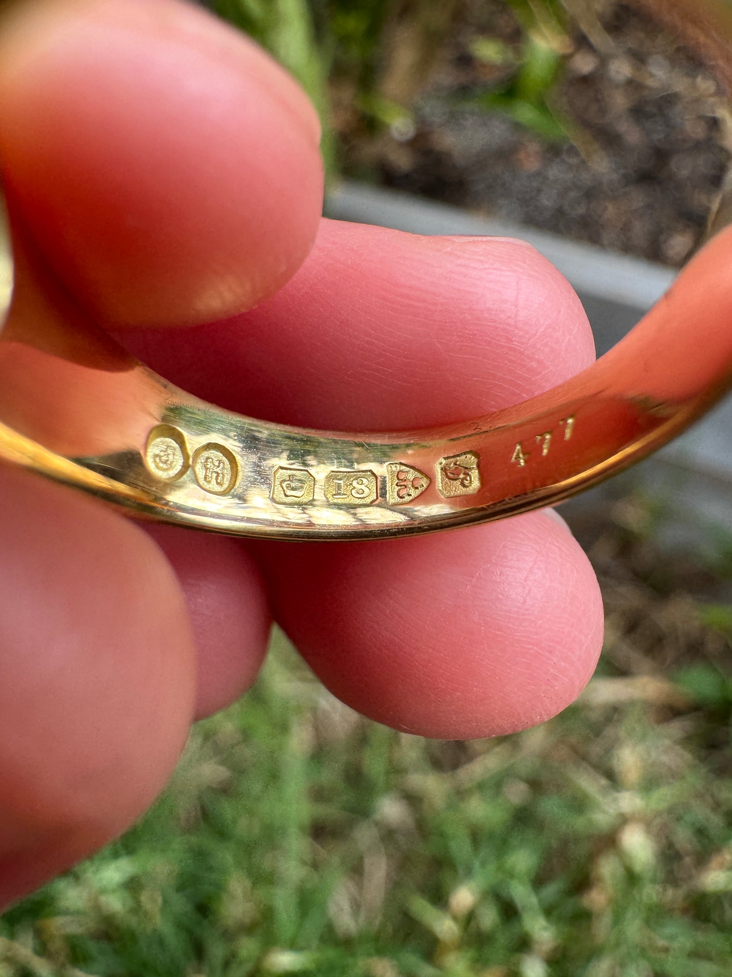 Antique English Edwardian 18ct yellow gold 0.76ct old cushion cut garnet gypsy ring