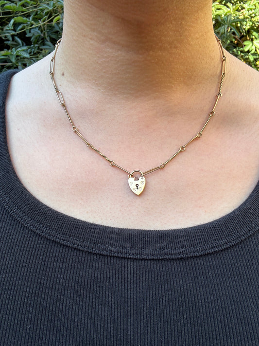Vintage 9ct yellow gold fetter and twist link chain with heart padlock closure, 45.5cm / 17.91 inches long