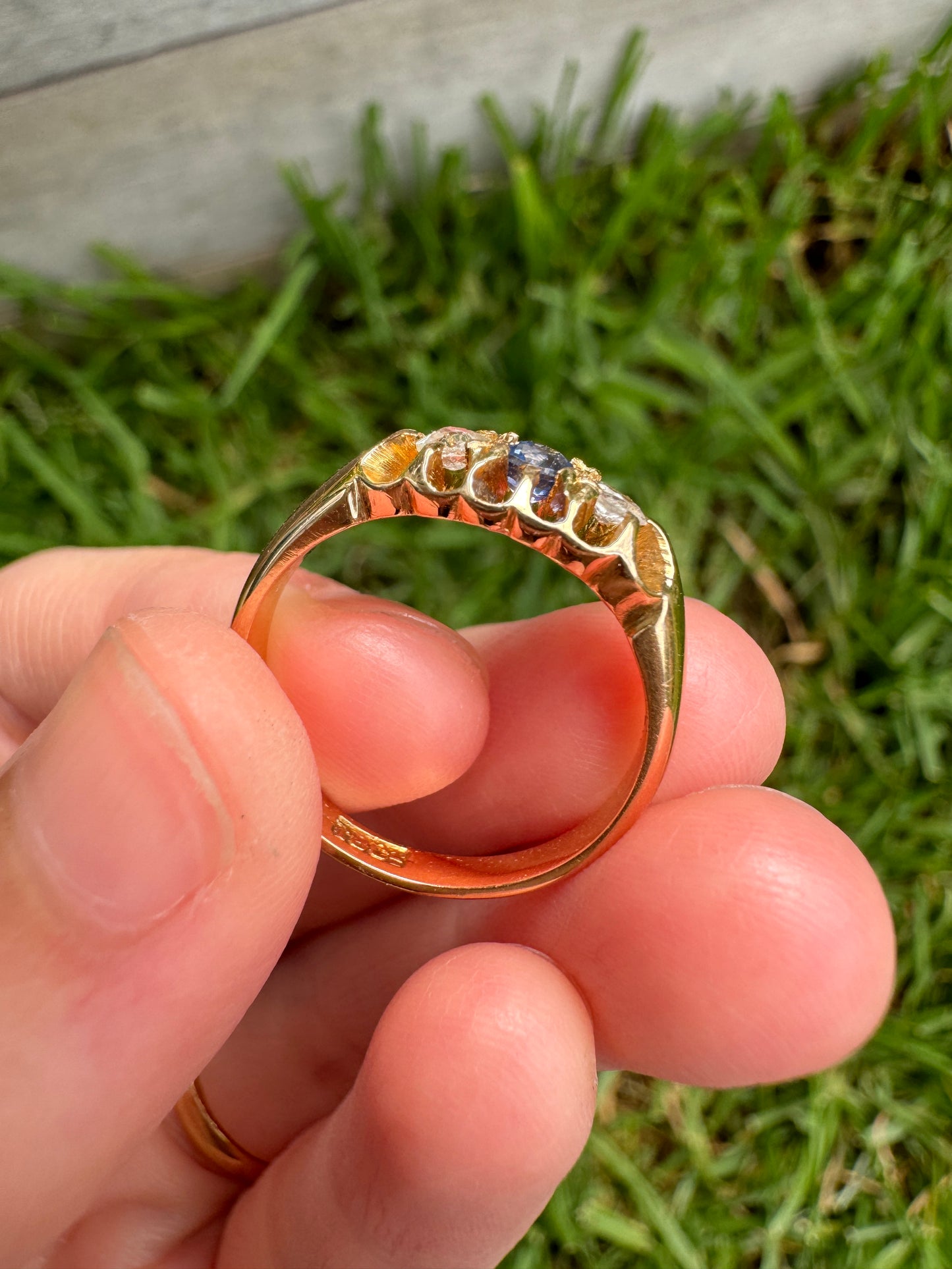Vintage 18ct yellow gold old cut sapphire and old mine cut diamond belcher ring