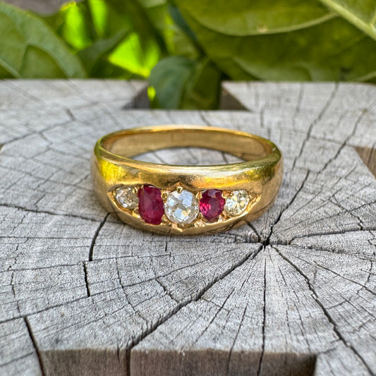 Vintage 18ct yellow gold 0.25ct TCW old mine cut diamond and ruby gypsy ring