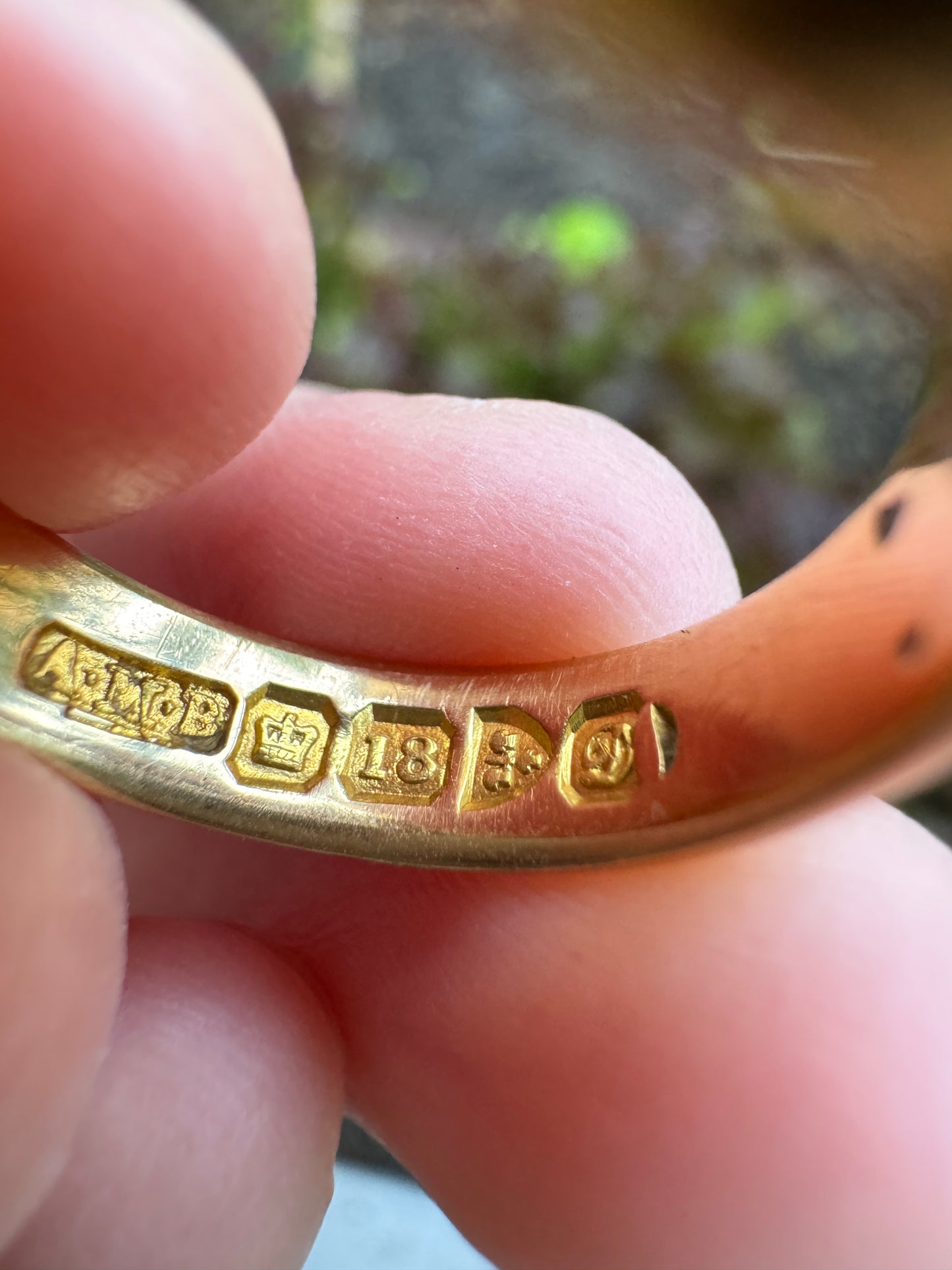 Antique 18ct yellow gold keeper ring