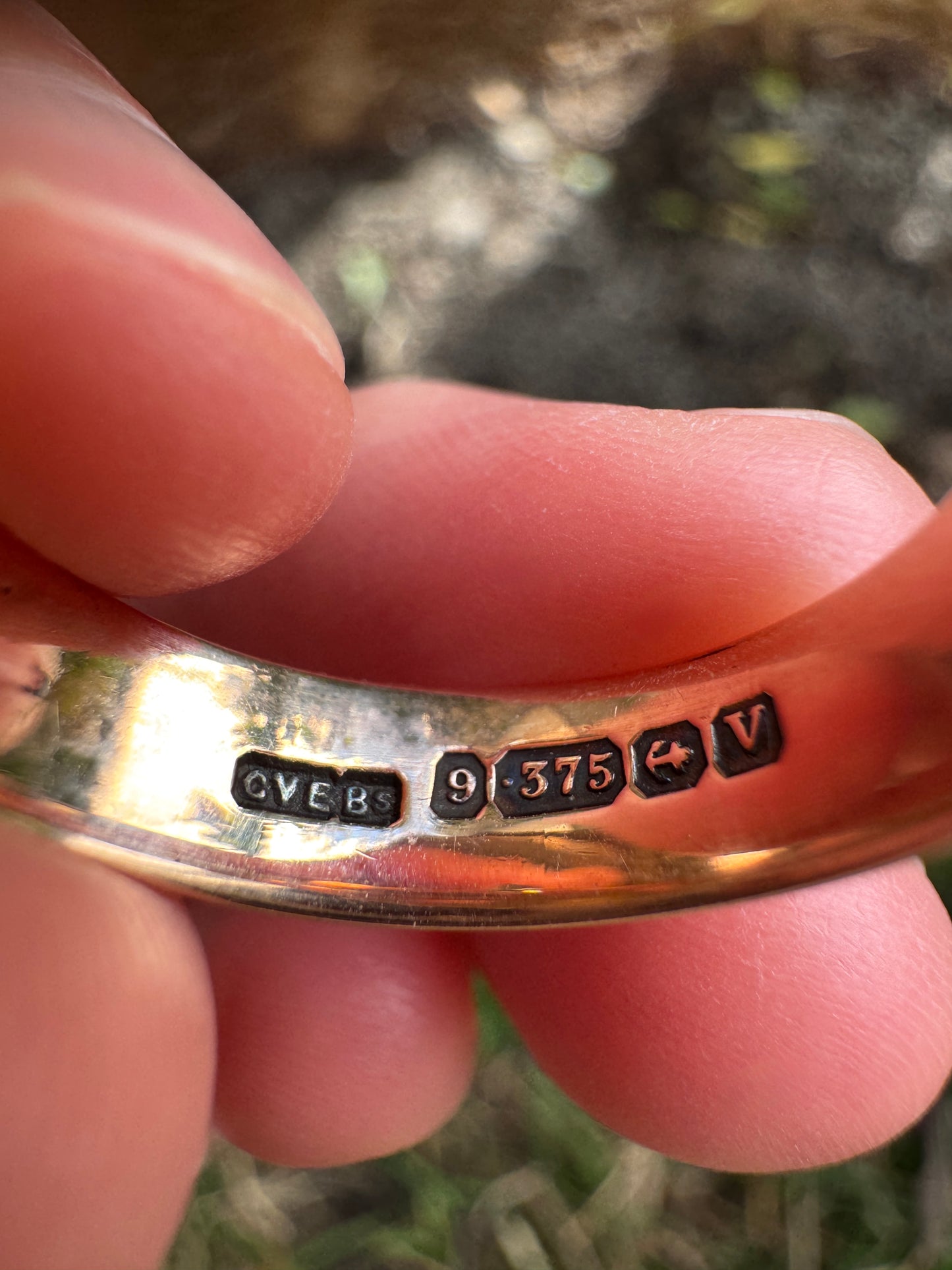 Antique English 9ct rosy yellow gold 0.15ct old European cut diamond starset shield signet ring