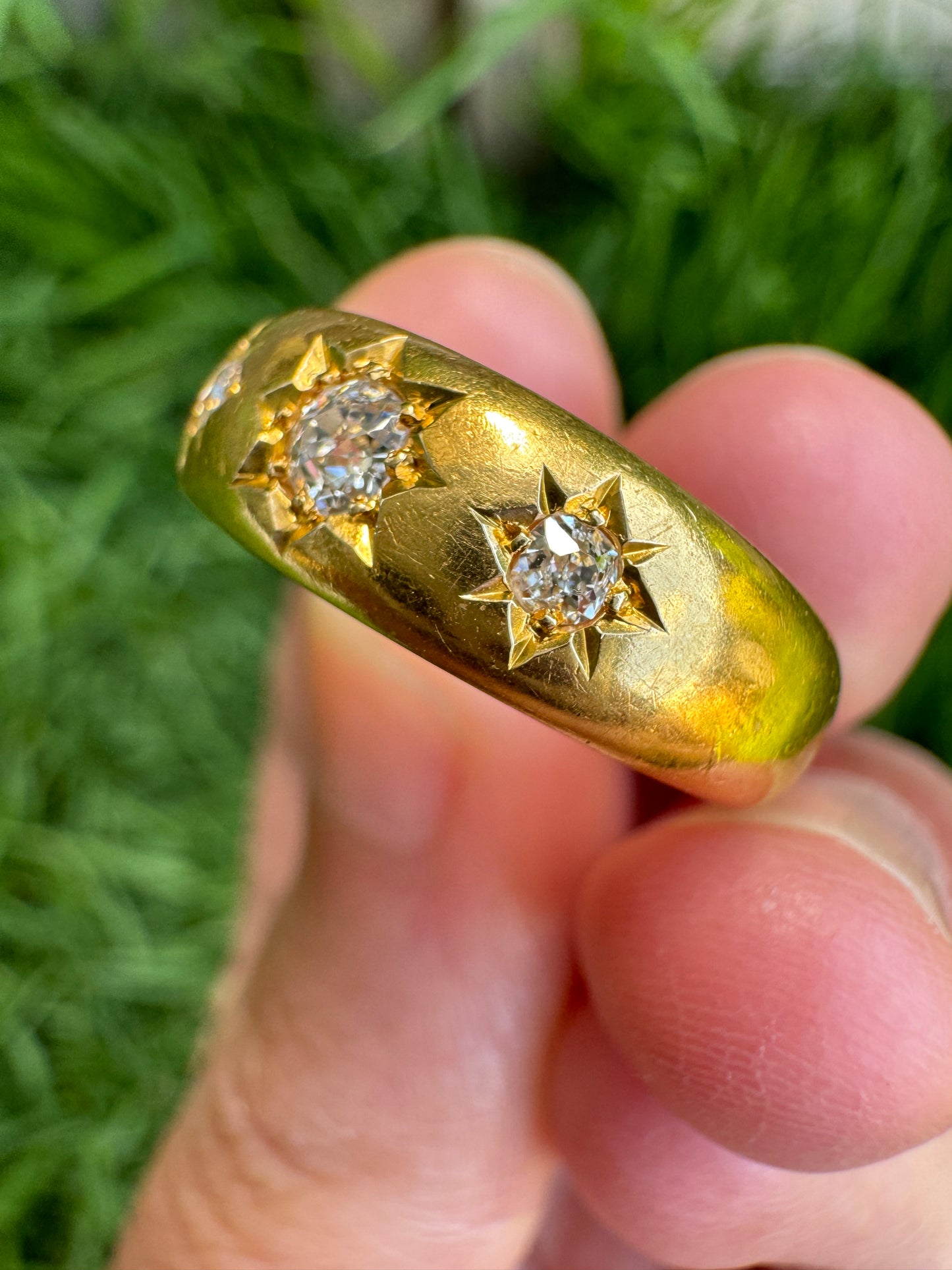 Antique 18ct yellow gold three stone 0.25ct TCW old mine cut diamond starset gypsy ring
