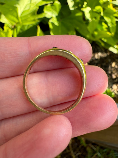 Vintage 18ct yellow gold 0.2ct TCW three stone old mine cut and single cut diamond gypsy ring