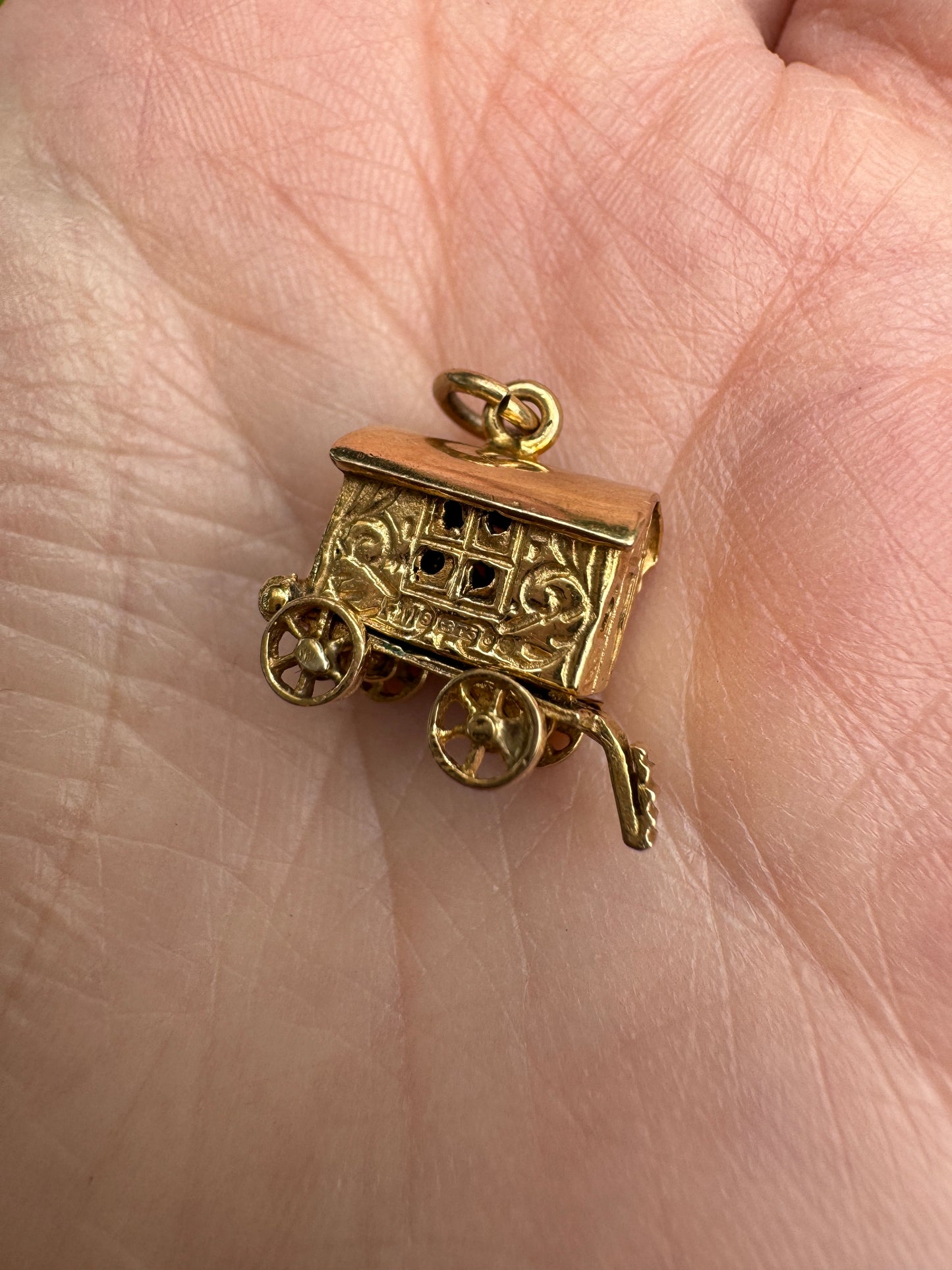 Vintage 9ct yellow gold opening caravan charm