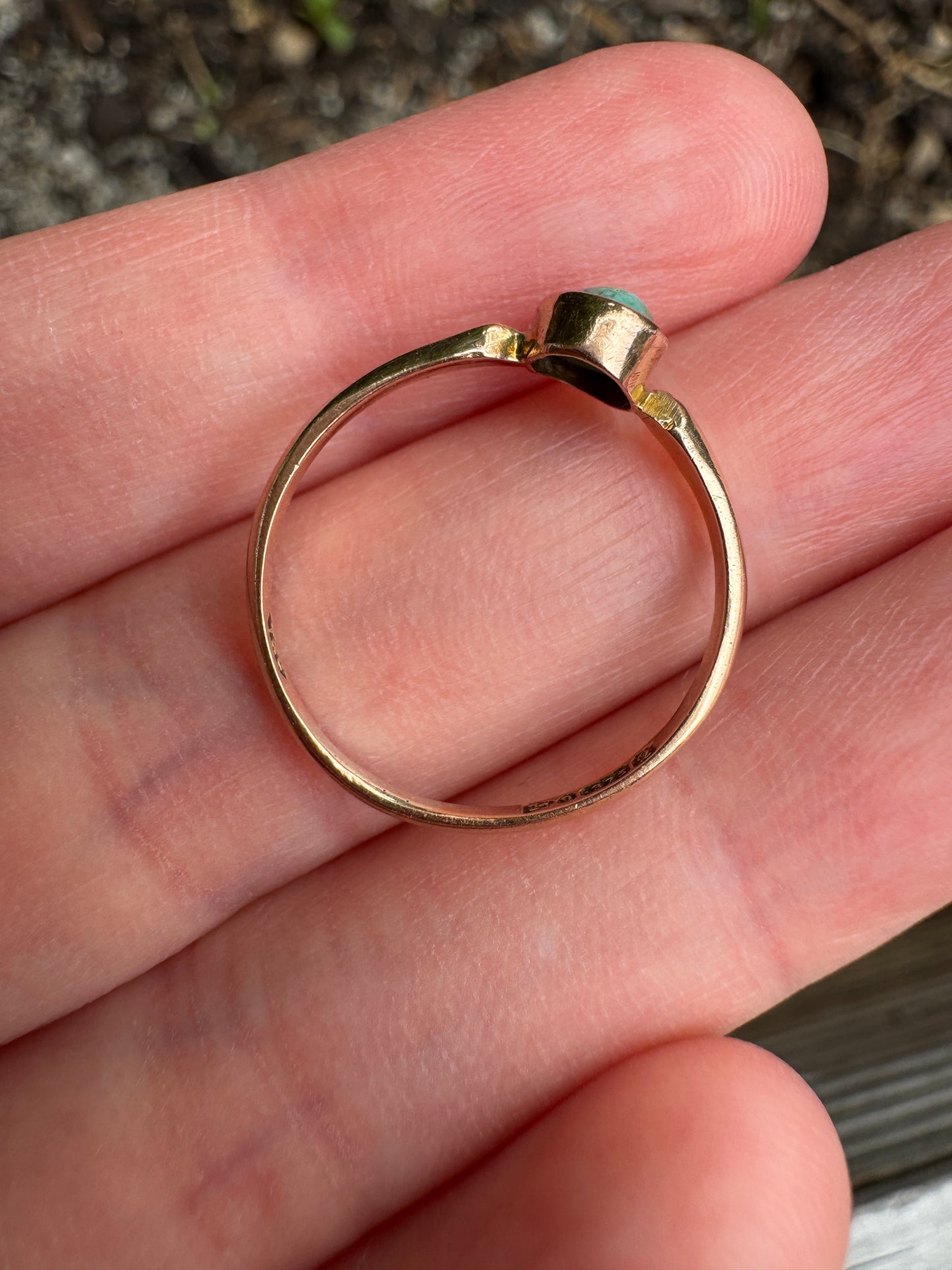 Antique English 9ct rosy yellow gold turquoise cabochon ring