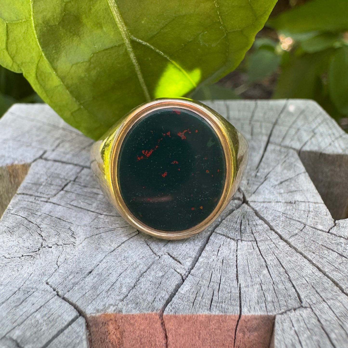 Vintage 9ct yellow gold bloodstone signet ring