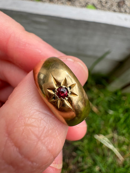 Vintage 18ct yellow gold red spinel starset gypsy ring