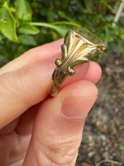 Antique Canadian 14ct yellow gold shield signet ring