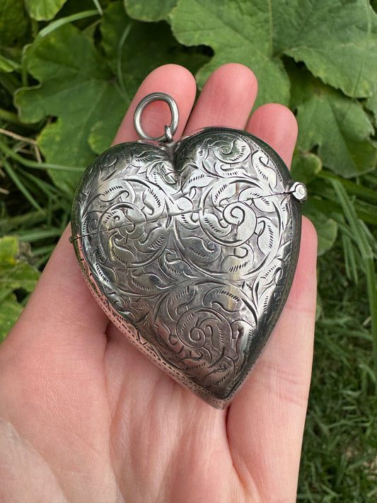 Antique Victorian sterling silver heart vesta