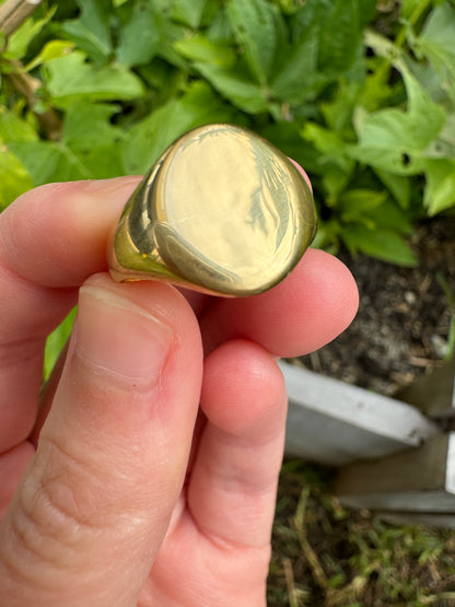 Antique 18ct yellow gold oval signet ring