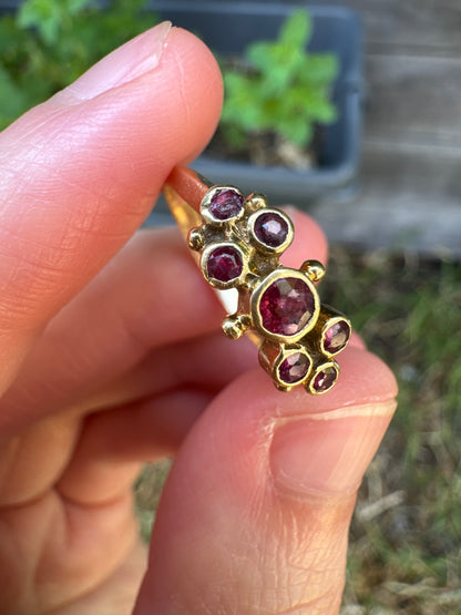 Vintage 18ct yellow gold seven stone 0.4ct TCW natural ruby ring