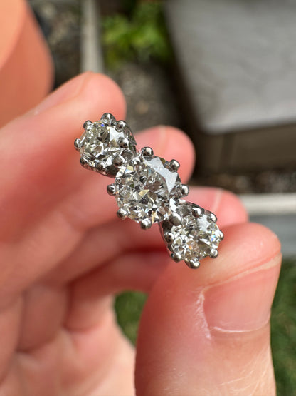Vintage 18ct gold old mine cut diamond trilogy ring