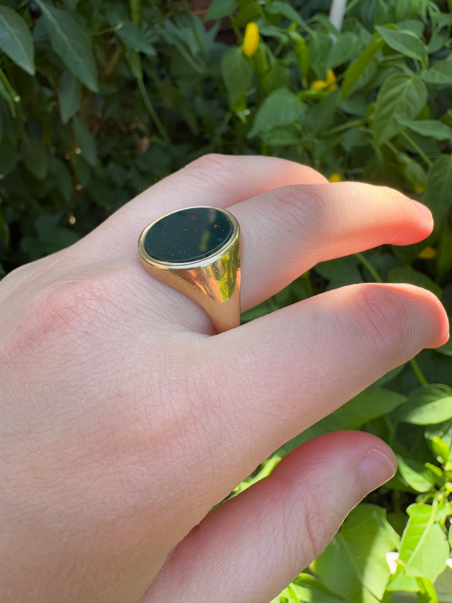 Vintage 9ct yellow gold bloodstone signet ring