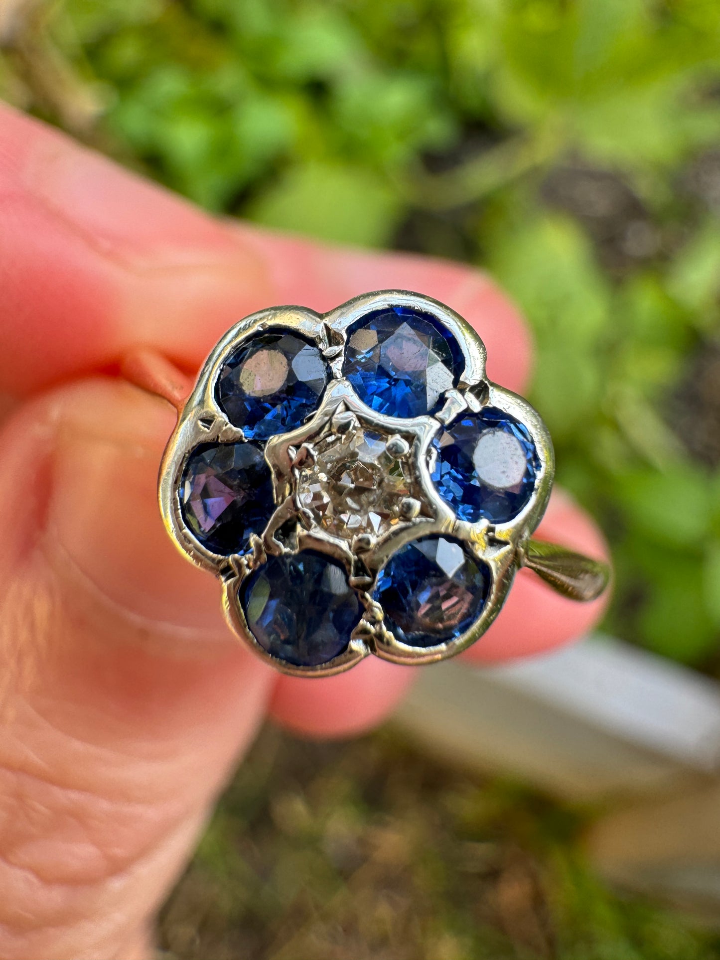 Vintage 18ct yellow gold old cut sapphire and single cut diamond daisy cluster ring