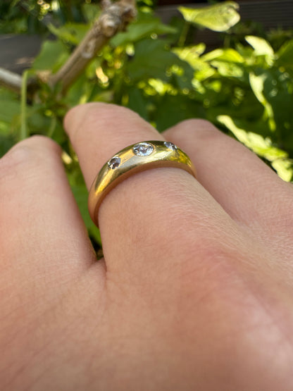 Vintage 18ct yellow gold 0.2ct TCW three stone old mine cut and single cut diamond gypsy ring