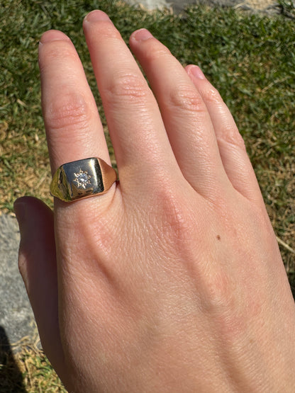 Vintage 9ct yellow gold 0.11ct round brilliant cut diamond starset signet ring