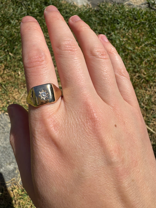 Vintage 9ct yellow gold 0.11ct round brilliant cut diamond starset signet ring