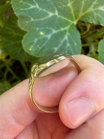Vintage 9ct yellow gold round brilliant cut starset diamond shield signet ring