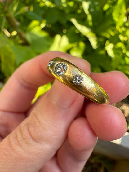 Vintage 18ct yellow gold 0.2ct TCW three stone old mine cut and single cut diamond gypsy ring